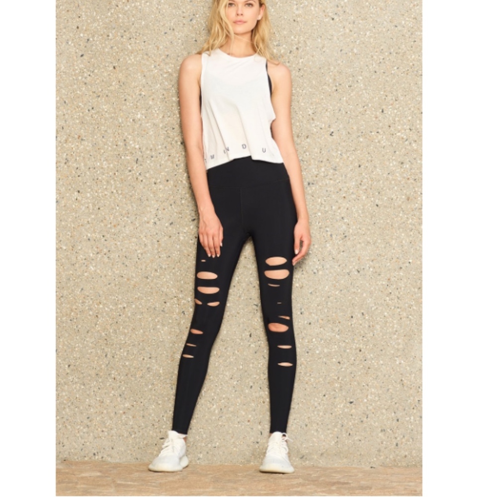 HIGH-WAIST RIPPED WARRIOR LEGGING
